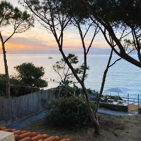 Alex On The With Sea View Holiday home